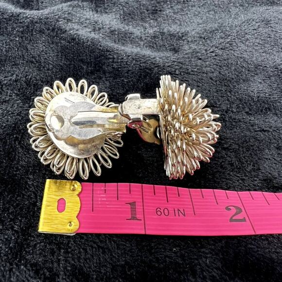 Earrings VTG Vintage Fashion Jewelry Gold Tone Wire Dandelion Puff Ball Clip On - Picture 2 of 6
